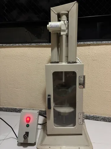 Máquina tampar garrafa arrolhador
