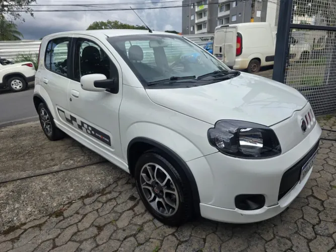 Fiat Uno Sporting 1.4 EVO Fire Flex 8V 4P 2012