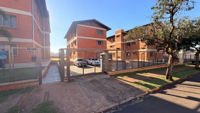 Venda de Apartamentos / Padrão na cidade de Araraquara