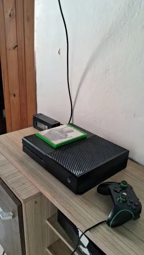 Xbox one Fat 1tb + 1 jogo + 1 controle, Perfeito estado