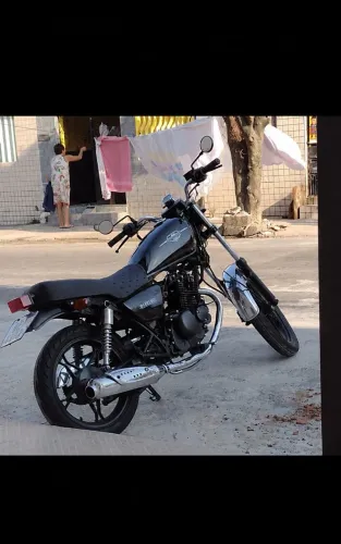 Intruder 125 Custom