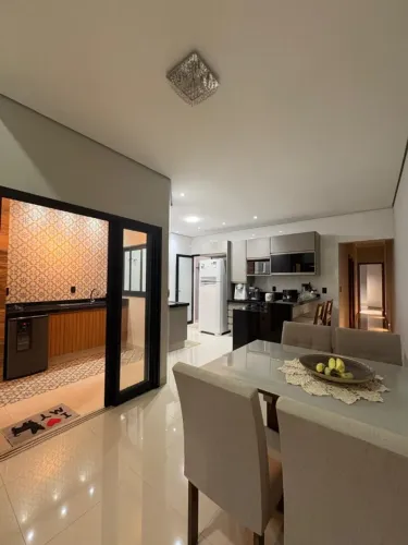 Casa 2 quartos - Bairro Santana (meio terreno, todo construído)
