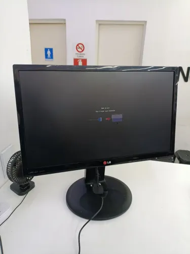 Monitor LG 21,5 polegadas já com fonte e cabos