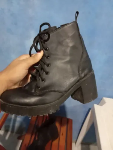 Bota semi nova