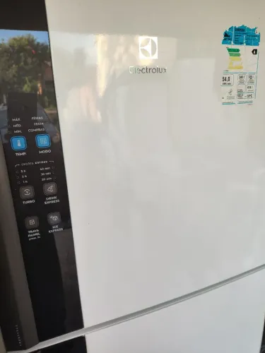 Geladeira Electrolux Frost Free com painel digital ENTREGO