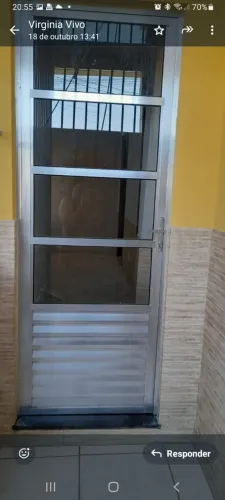 Alugo .casa sem garagem