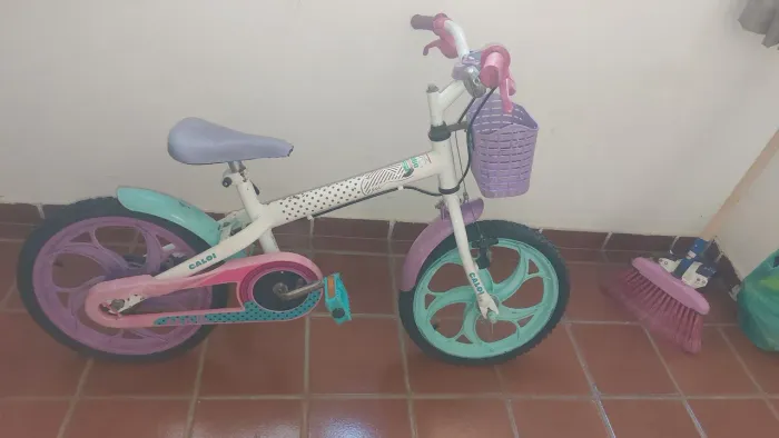 vendo uma bicicleta infantil