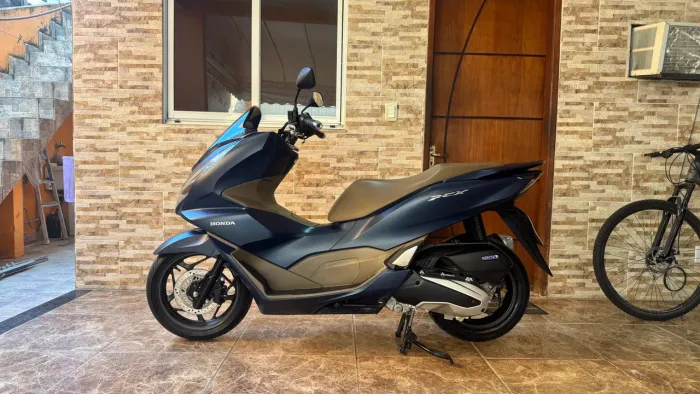 VENDE-SE UMA LINDA HONDA PCX 160 DLX ANO 2024/2024 
