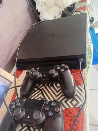 Vendo ps4 de um terá