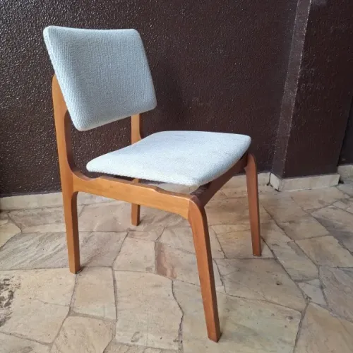 3 Cadeiras de design de madeira e linho