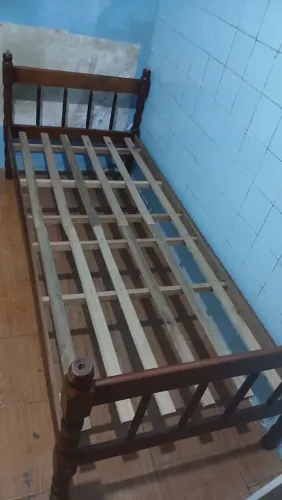 Cama de Madeira de Solteiro