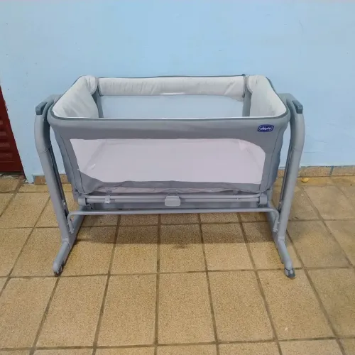 Berço portátil marca Chicco 