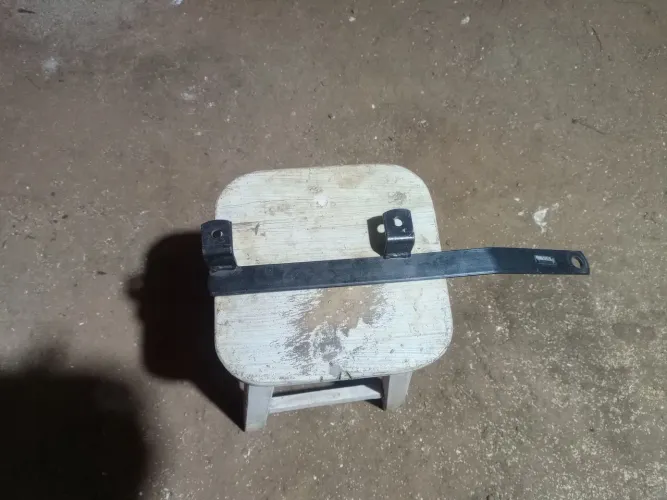 Vendo suporte traseiro para antena de px do caminhão Iveco 
