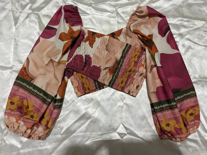Blusa florida manga longa