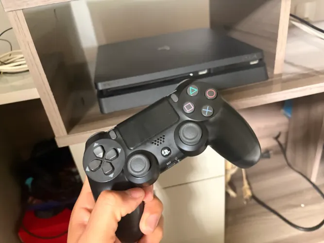 VENDO PS4 SLIM 1 TB