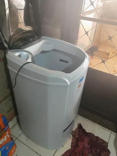 Vendo lavadoura de roupa praticamente novo