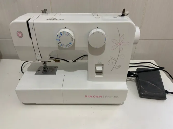 Máquina de Costura Singer Promise 1412