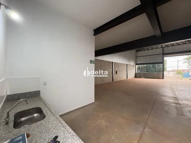 Galpão Comercial disponível para locação no bairro Custódio Pereira em Uberlândia-MG