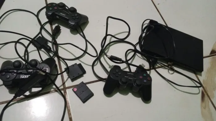 Vendo Playstation 2 funcionando tudo 100% 3 controle e jogos 
