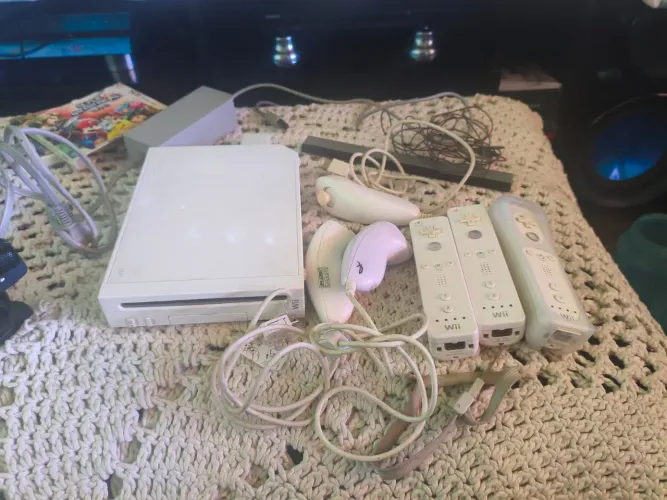 Nintendo Wii +câmera sony ps3 e jogo smahs Bros Nintendo 3ds