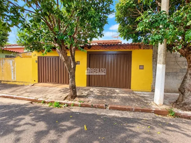 Casa com 2 Quarto(s) e 1 banheiro(s) para Alugar, 100 m² por R$ 920 / Mês