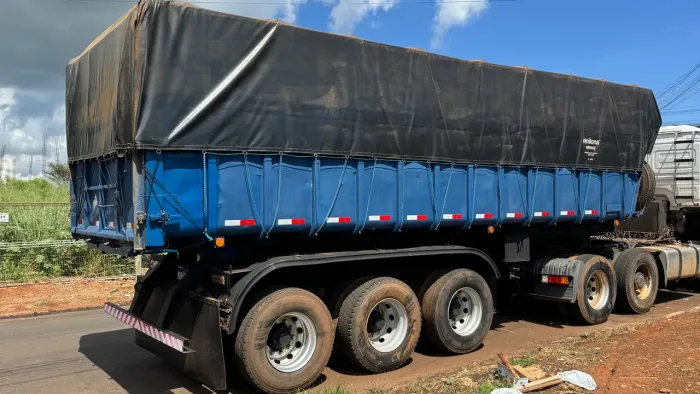 Carreta caçamba