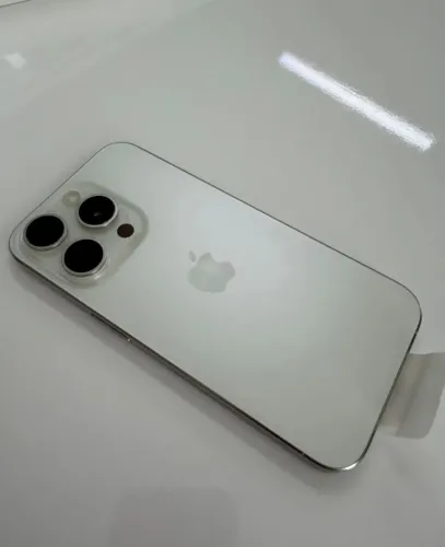 Iphone 15 Pro Branco com Caixa