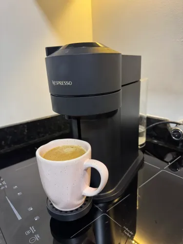CAFETEIRA NESPRESSO VERTUO 120W - perfeita!!