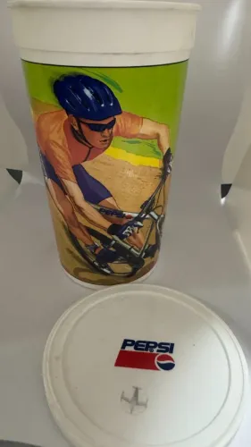 Copo colecionável Pepsi ciclismo com tampa