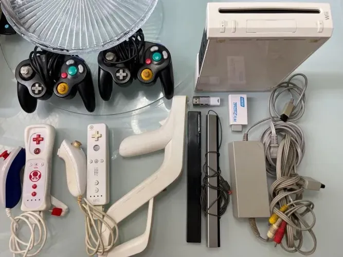 NITENDO WII, com jogos e controles