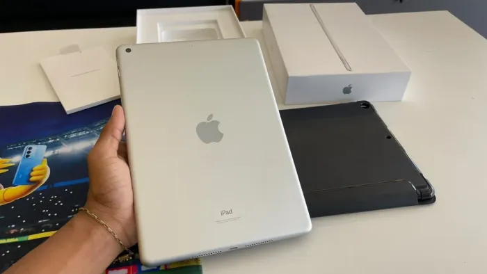 IPAD 9 64GB Semi novo, Todo original, Caixa original e Capa e 3 MESES DE GARANTIA