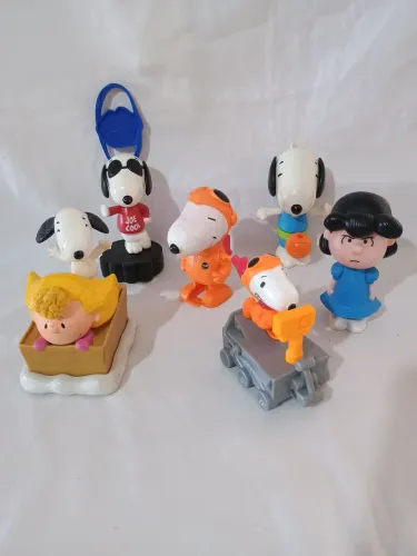 Lote Snoopy de brindes antigos colecionáveis  Mac donalds 