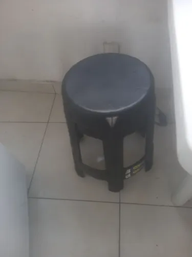 Vendo uma mesa,com dois Banco ótimo estado 100 reais