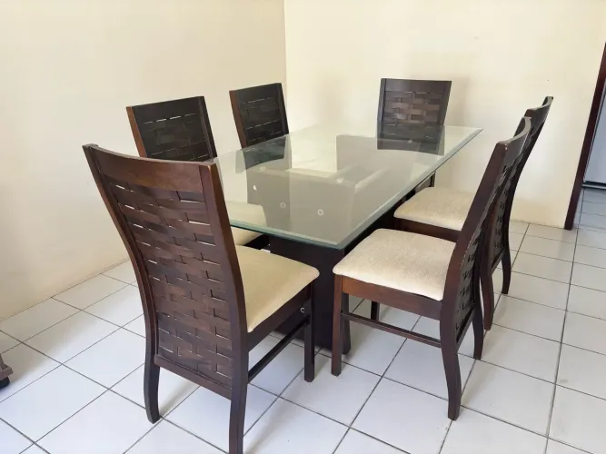 Mesa de jantar 6 lugares - 1,80 × 0,90 m - tampo de vidro + 6 cadeiras