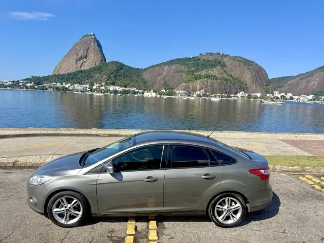 Ford Focus 1.6 S/se/se Plus Flex 8v/16v 5P 2015