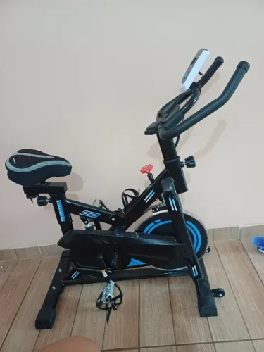 Bicicleta de spinning nova