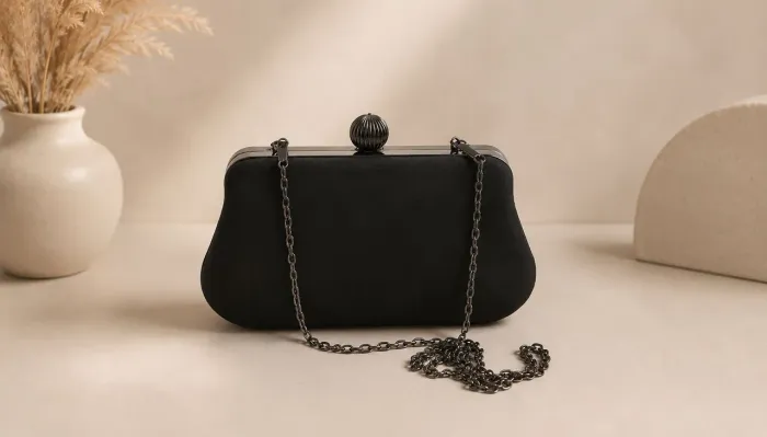 Clutch preta com alça 