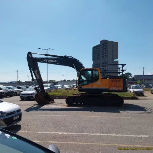 Escavadeira Hyundai R220LC 22T ano 2023