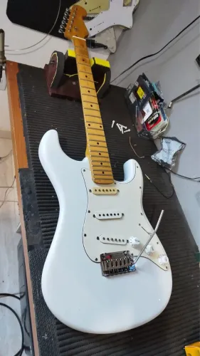 Guitarra tagima E2 com braço de Michael anos 90 padrão fender