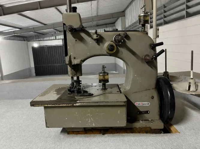 Máquina Industrial de Acabamento para Carpete - Overloque Sun Special