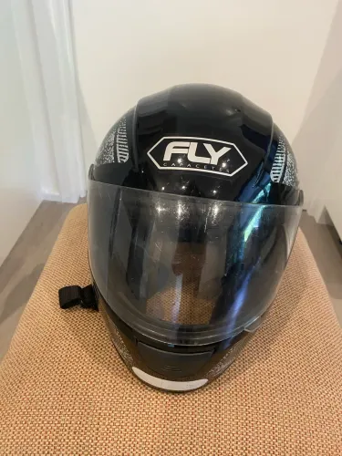 Capacete para moto na cor preta