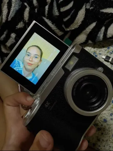 Câmera digital com zoom 4K CCD 8x, adequada para fotografiatela flip selfie de 180°
