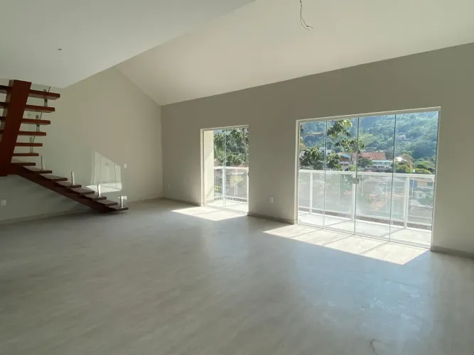 Cobertura Duplex com 3 Suítes, Área Gourmet e Linda Vista no Cônego, Nova Friburgo RJ