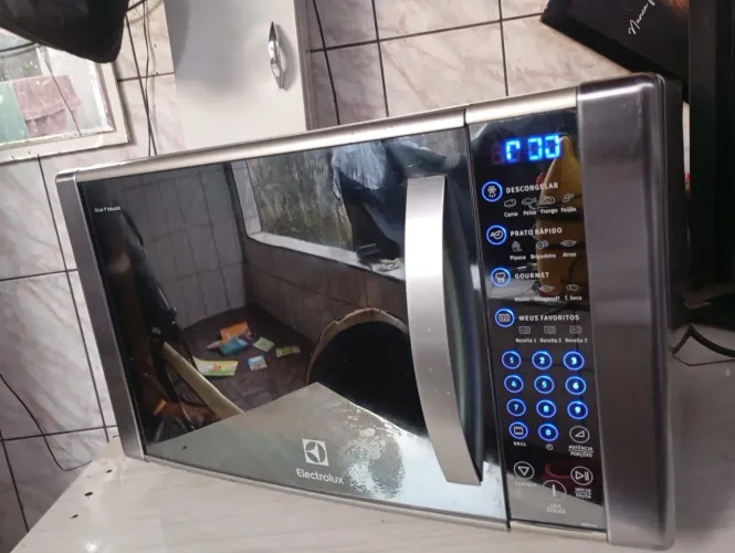 Microondas Electrolux 32 litros todo de inox
