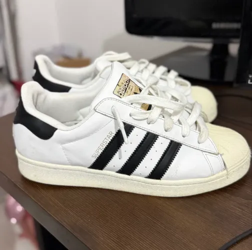 Tênis adidas superstar 