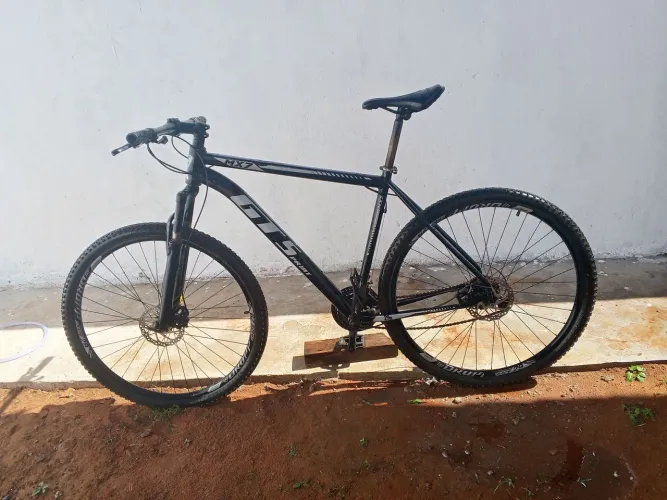 Bicicleta aro 29 semi nova usada por um ano