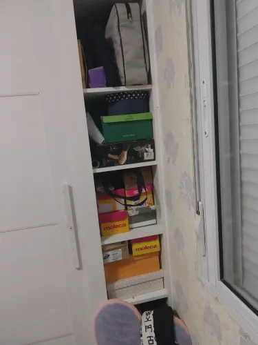Móvel todo em mdf com 7 prateleiras.Medidas 2m altura, 70cm profundidade.