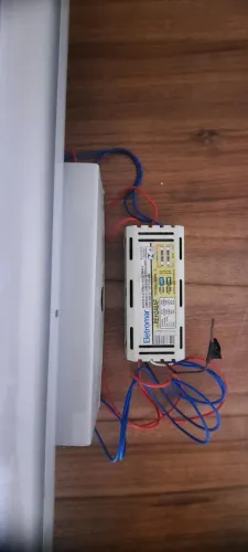 LUMINÁRIA TUBULAR DUPLA COM REATOR E LÂMPADAS