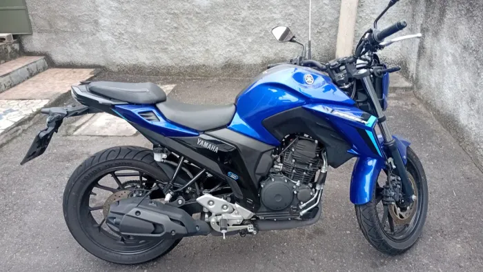 Moto quase zero com pouquíssimo KM