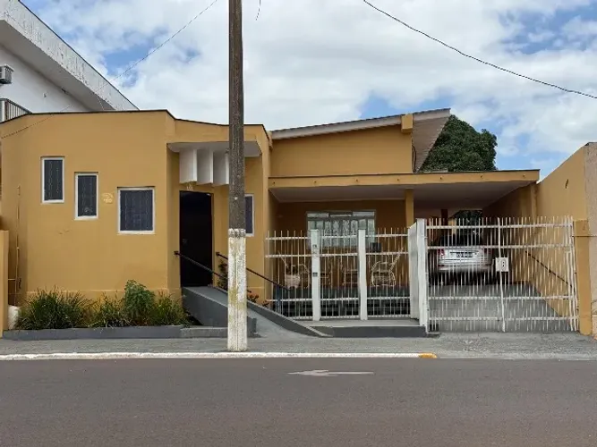 Casa em Luiziania Sp, 3 quatos,2 banheiros, 2 salas,cozinha, churrasqueira,garagem e edic